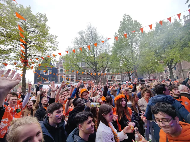 Kings Day @ the Noordermarkt, Amsterdam © crowd